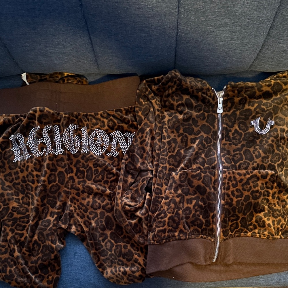 True Religion Brown Leopard Print Set